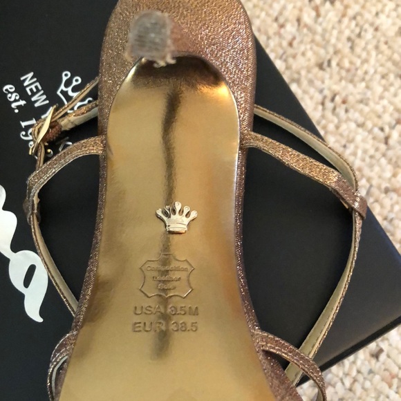 Shoes - Picture 3 of 4